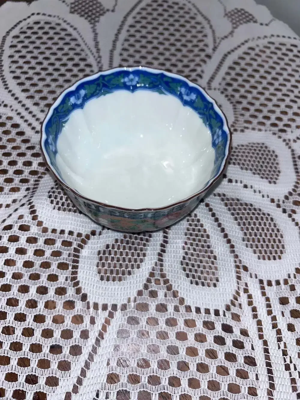 Vintage Japanese Arita Ware Floral Porcelain Tea Bowl with Scalloped Rim